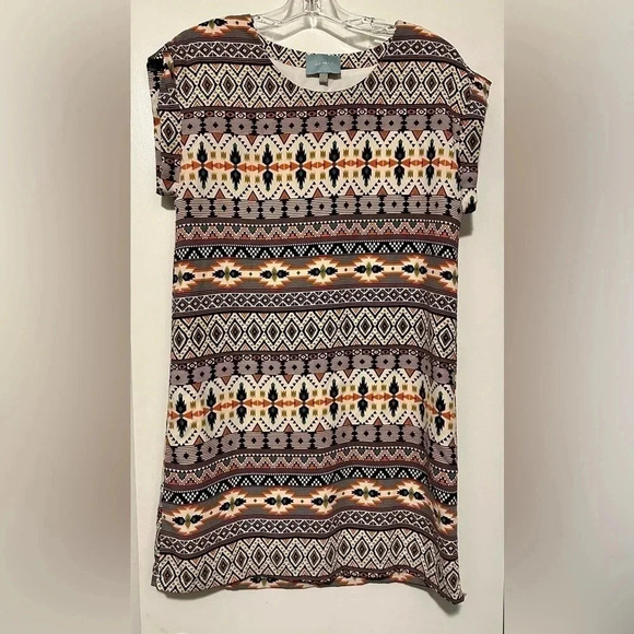 Skies Are Blue Dresses & Skirts - Skies are blue relaxed fit shift dress Aztec cap sleeves size XS